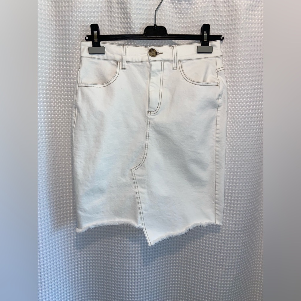 Dynamite White‎ Denim Skirt Raw Asymmetrical Hem Size Medium